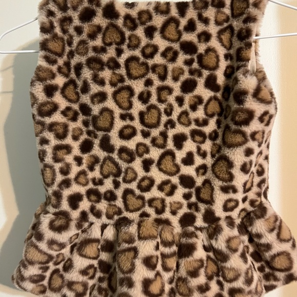 Rachel Zoe children’s fuzzy vest.  Size XS (4). - Picture 7 of 7